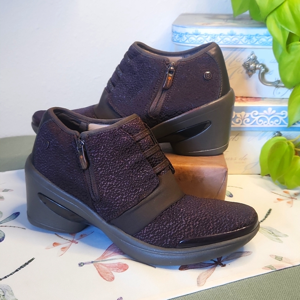 Bzees Enlighten Burgundy Heel Ankle Bootie Sz 8